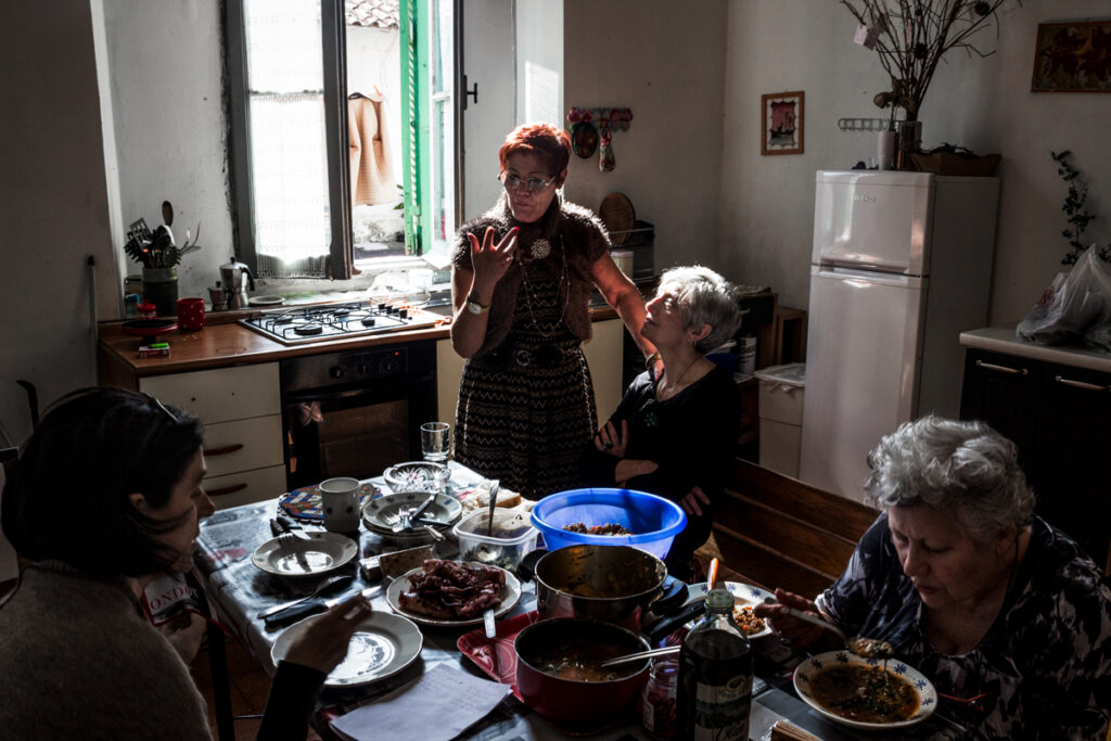 anti-violence center for women, a group of women at an anti-violence center, Italy, LuchaySiesta