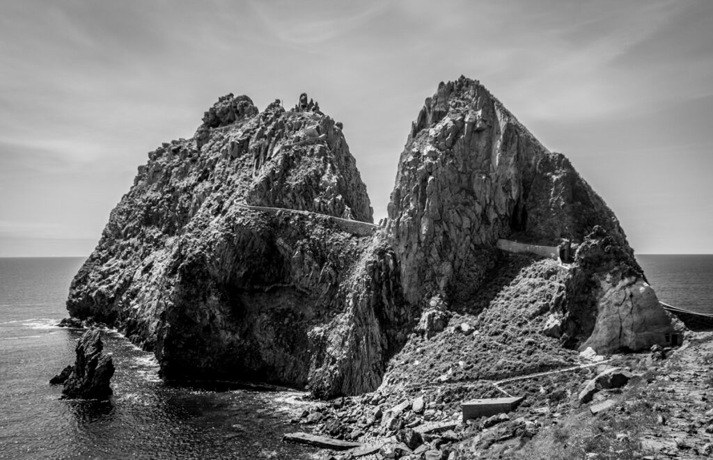 Ponza cliffs