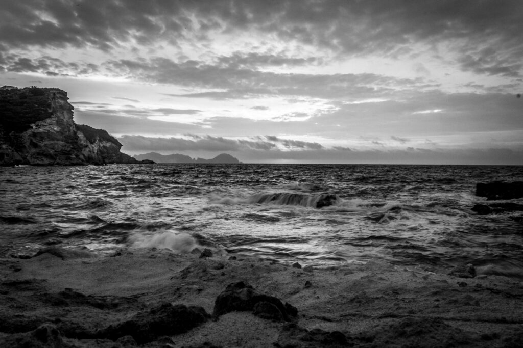 the rough sea of ponza