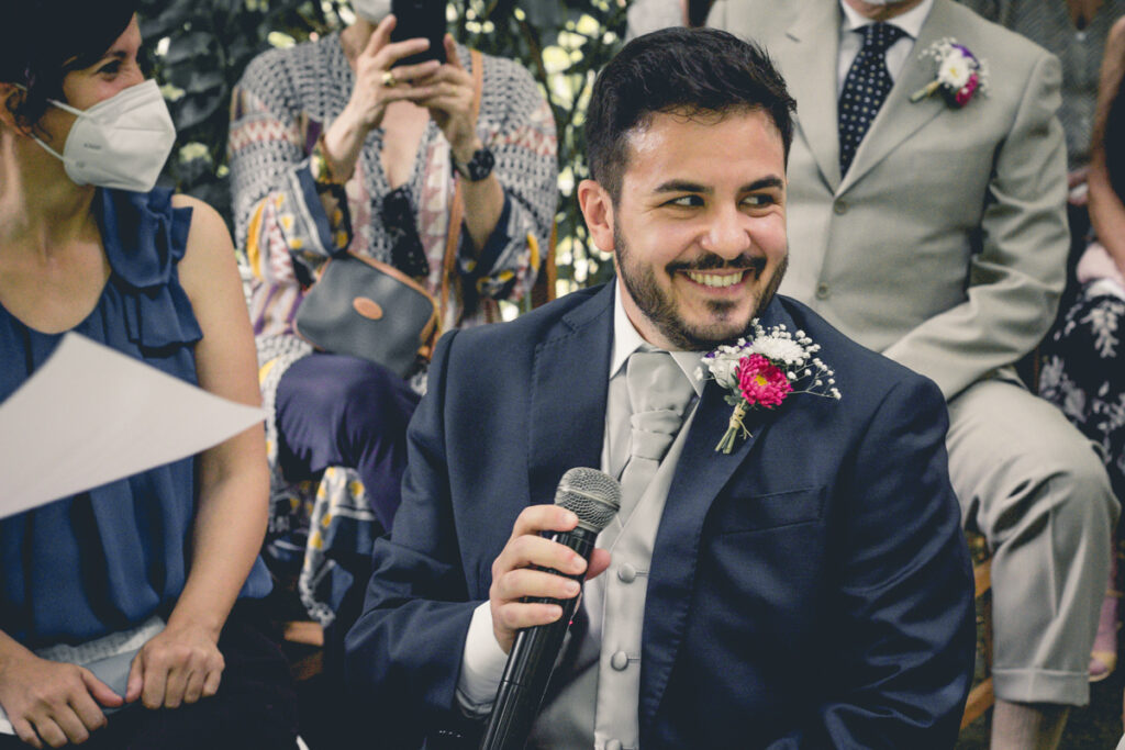 The excited groom looks at the bride during the ceremony, the groom’s promises